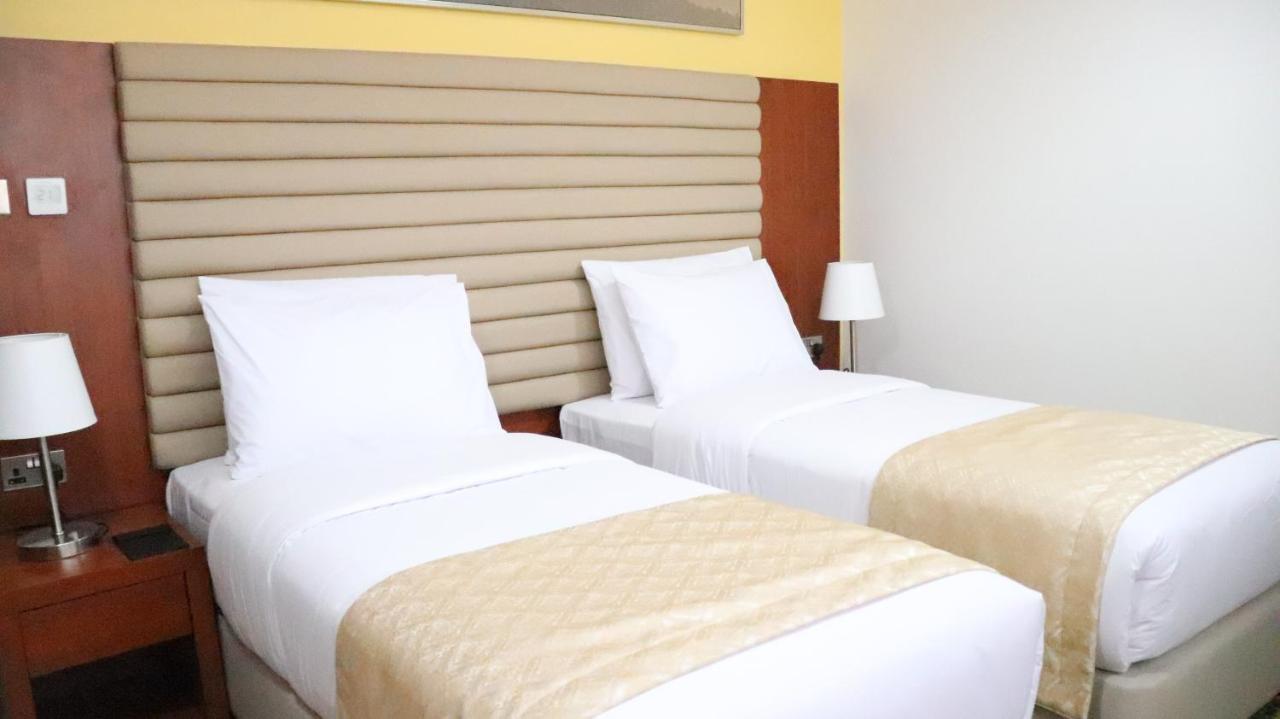 אבו דאבי Al Riyadh Hotel Apartments מראה חיצוני תמונה