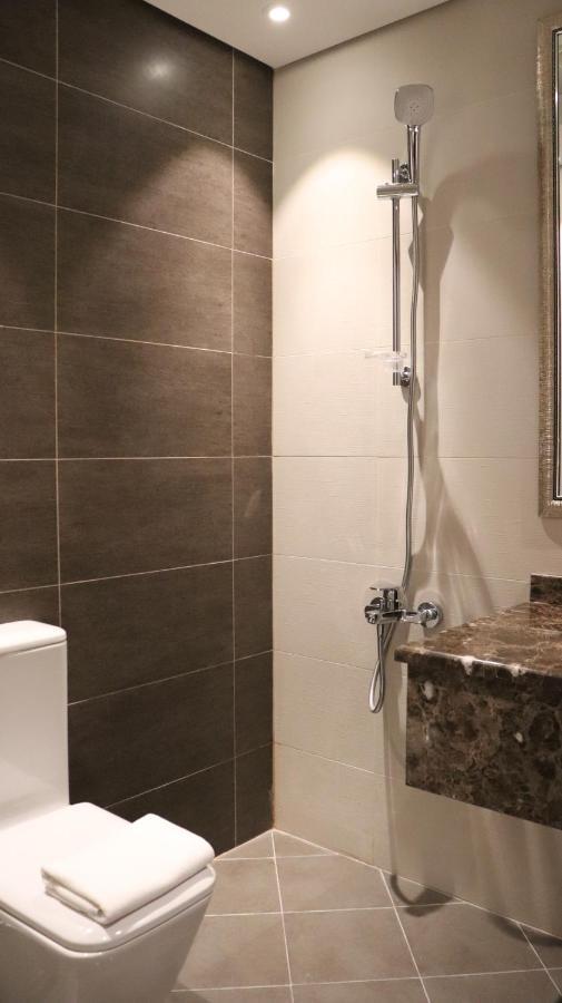 אבו דאבי Al Riyadh Hotel Apartments מראה חיצוני תמונה