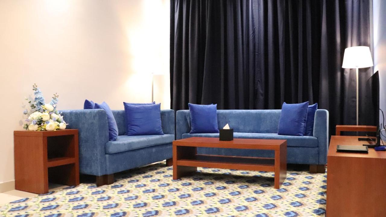 אבו דאבי Al Riyadh Hotel Apartments מראה חיצוני תמונה