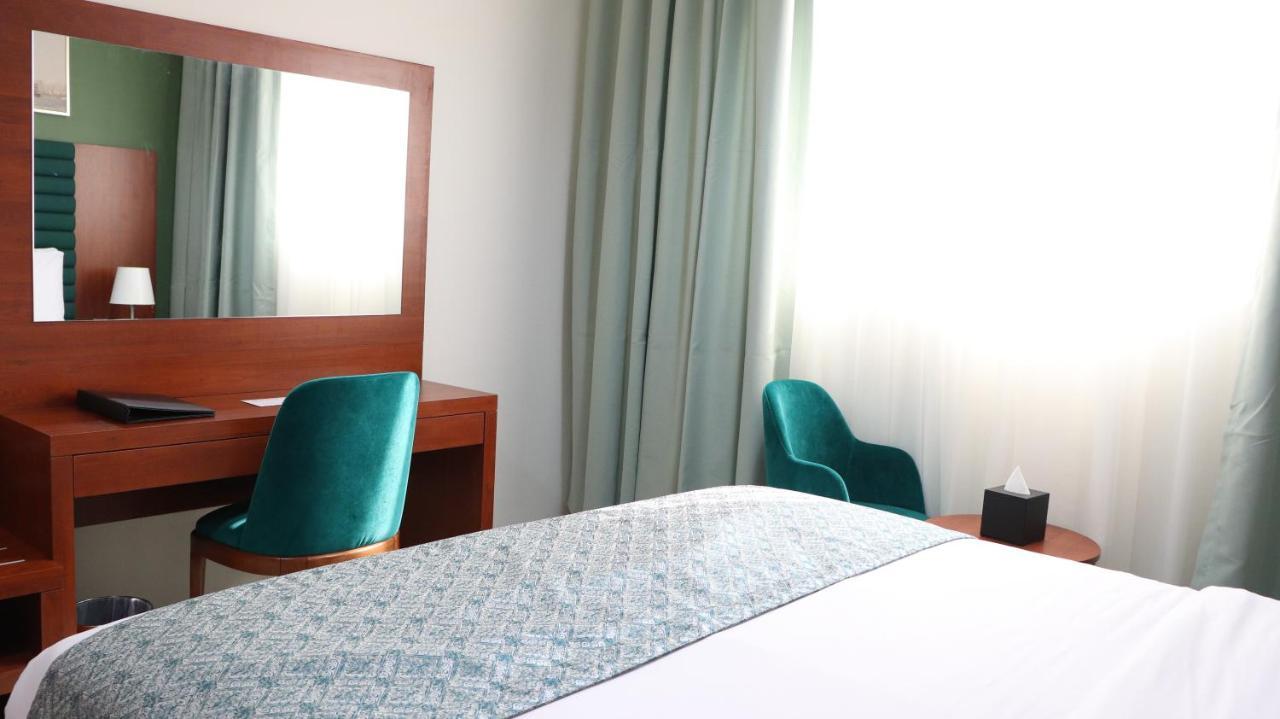 אבו דאבי Al Riyadh Hotel Apartments מראה חיצוני תמונה
