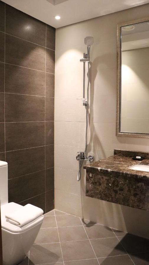 אבו דאבי Al Riyadh Hotel Apartments מראה חיצוני תמונה