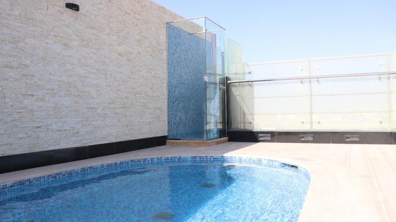 אבו דאבי Al Riyadh Hotel Apartments מראה חיצוני תמונה